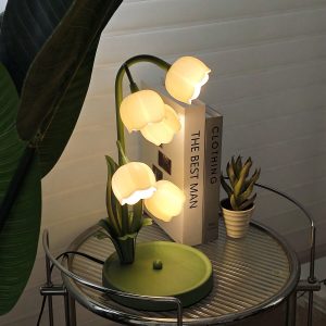 Retro 5 Garden Flowers Shaped Desk Lamp, Can Be Decorated And Lighting, And Three Colors Can Be Arbitrarily Adjusted, Suitable For Office, Living Room, Bedroom, Bedside Lamp, Can Also Be Used As A Gift To Relatives, Friends, Very Suitable(Include Bulb G4*5) US A Type Plug(110-127V)